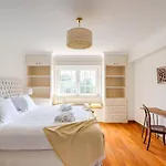Grande Com Piscina Privada | Villa