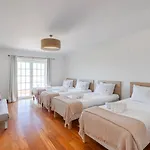 Villa Grande Com Piscina Privada | *