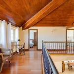 Grande Com Piscina Privada | Villa
