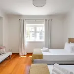 Villa Grande Com Piscina Privada | *