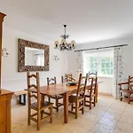 Grande Com Piscina Privada |