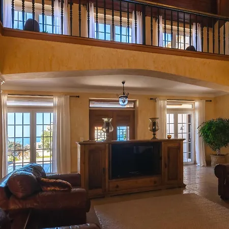 Martinho - Piscina E Vista Mar, By Hopstays