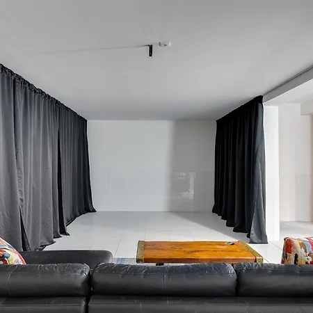 Martinho - Piscina E Vista Mar, By Hopstays *