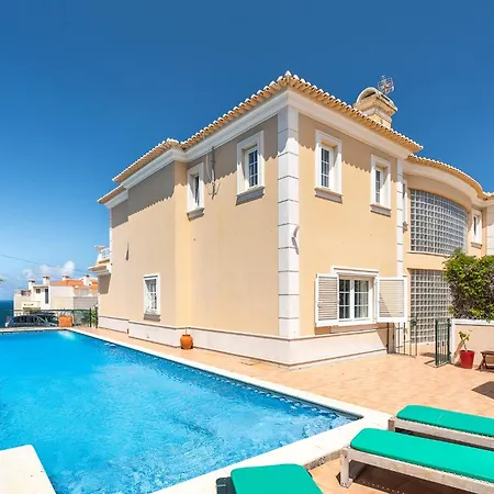 Villa Grande Com Piscina Privada |
