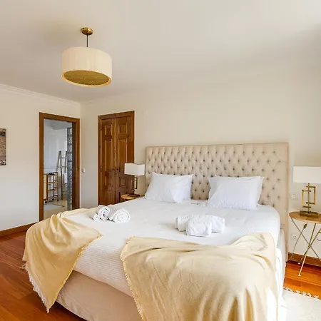 Grande Com Piscina Privada | *