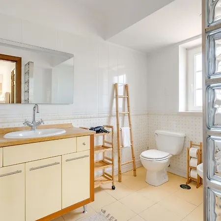 Grande Com Piscina Privada | *