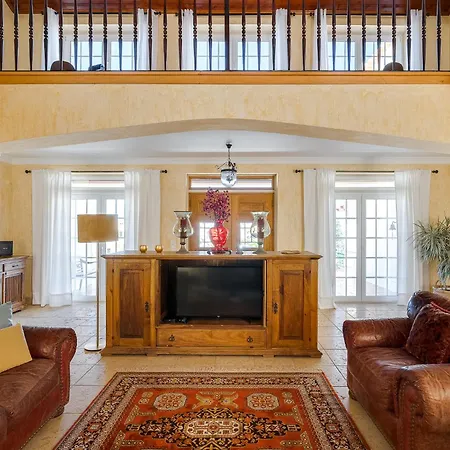 Martinho - Piscina E Vista Mar, By Hopstays *