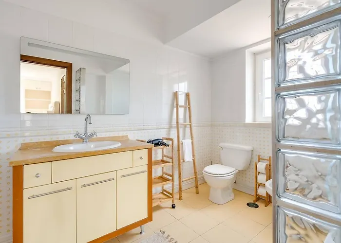 Grande Com Piscina Privada | Villa