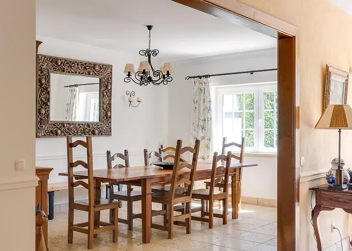 Grande Com Piscina Privada | Villa *