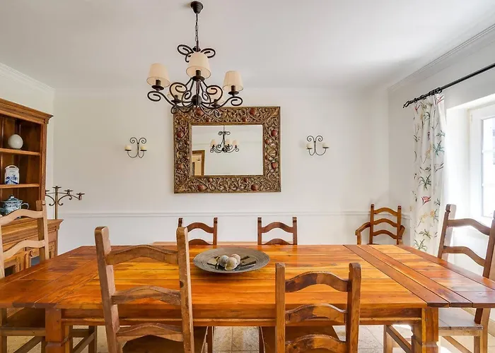 Villa Grande Com Piscina Privada |