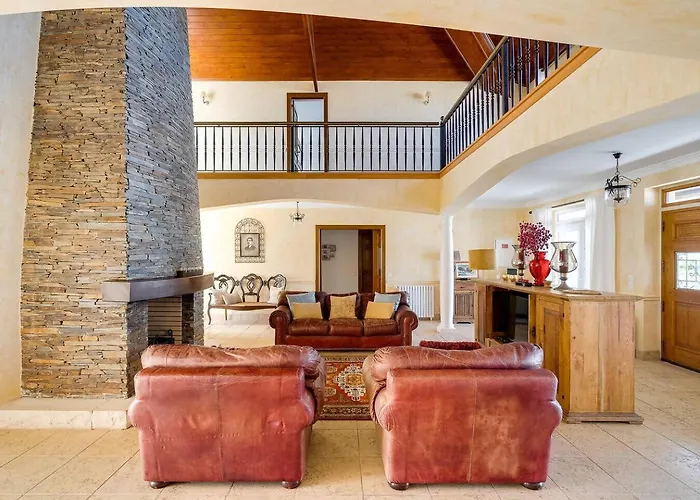 Grande Com Piscina Privada |